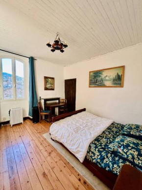 Studio au château de Lachau